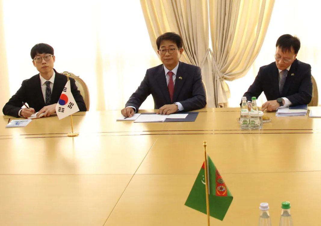 Aşgabatda Koreýa Respublikasynyň ýer, infrastruktura we ulag ministri bilen duşuşyk geçirildi