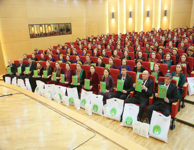 BILIM IŞGÄRLERINI SYLAGLAMAK DABARASY GEÇIRILDI