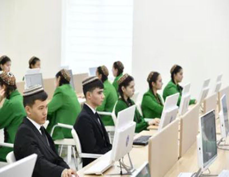 Türkmenistanly mekdep okuwçylary ýanwar aýynda halkara ders we internet bäsleşiklerinde 12 medal gazandylar