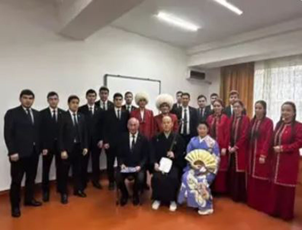 Türkmenistana milli ýapon sungatynyň ussatlary geldi